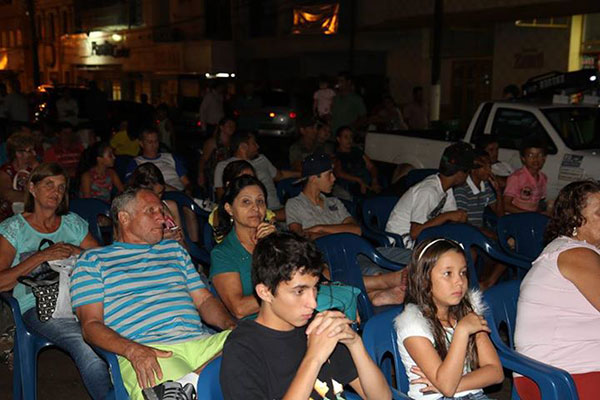 01-04-2015 cinema nos bairros 03